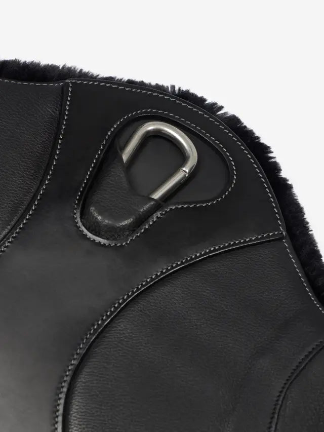 LeMieux Arika Simuwool Contoured Long Stud Girth