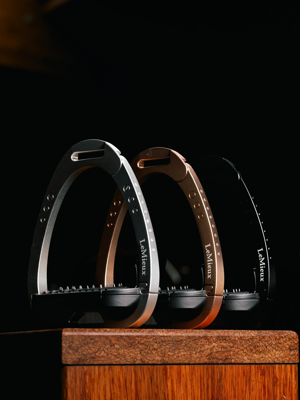 LeMieux Brilliance Vector Balance Stirrups