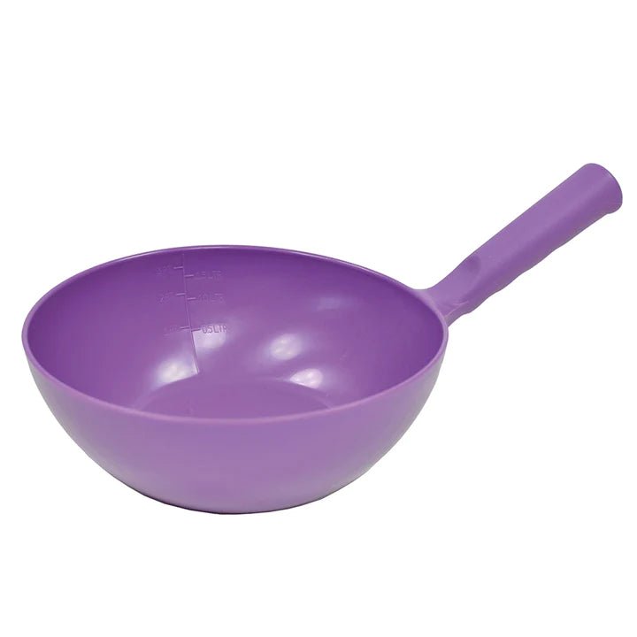Harold Moore Plastic Round Feed Scoop - Country Ways