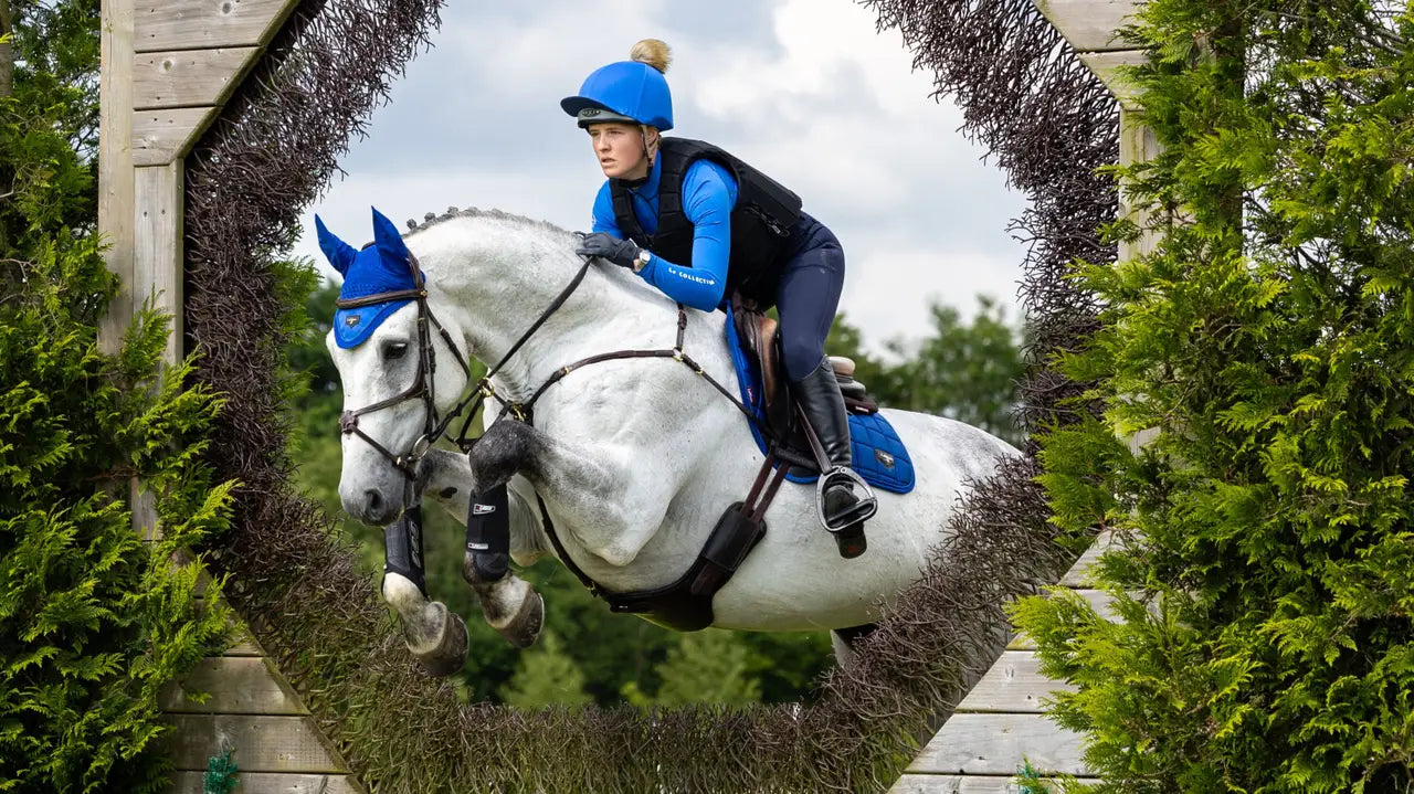Loire Classic Close Contact Square Rosé Saddle Pads Loire Classic Close Contact Square Rosé Saddle Pads