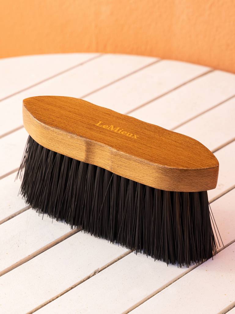 LeMieux Artisan Flick Brush - Country Ways